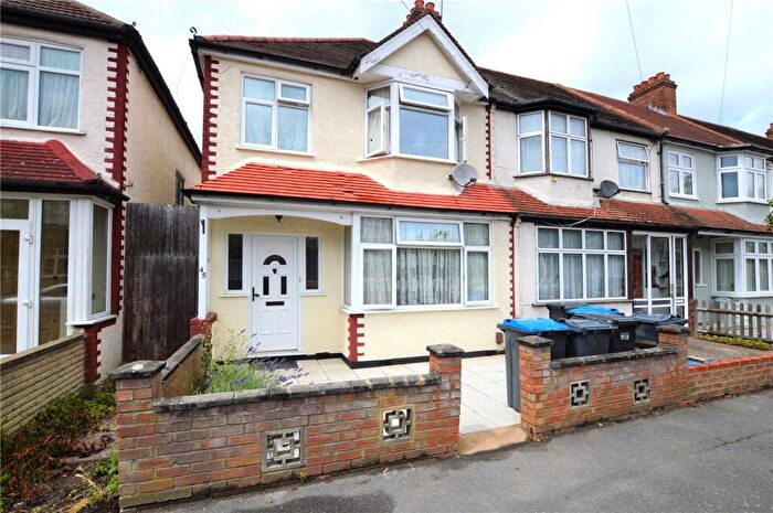 3 Bedroom End Of Terrace House For Sale In Malden Avenue, London, SE25