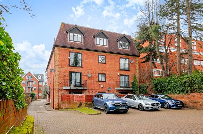 3 Bedroom Flat To Rent In Holden Avenue, Woodside Park, N12