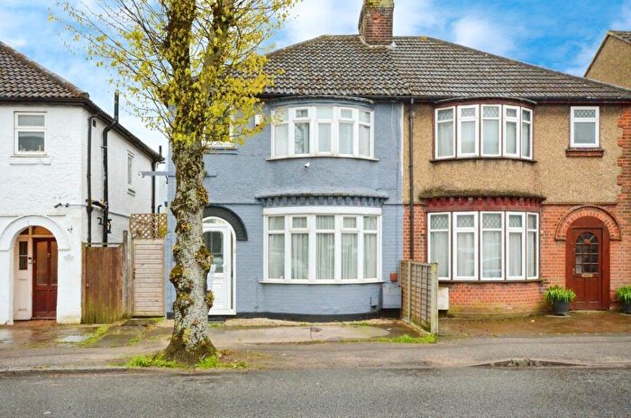 3 Bedroom Semi-Detached House To Rent In Stockingstone Road, Luton, Bedfordshire, LU2