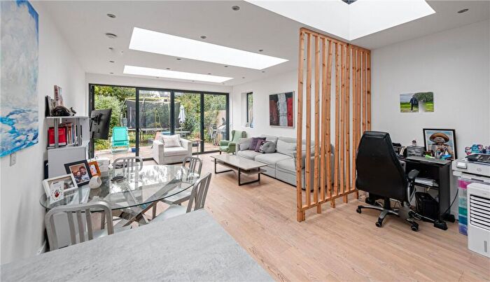 2 Bedroom Apartment To Rent In Hanover Road, London, NW10