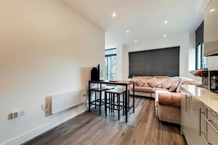 4 Bedroom Flat To Rent In Caversham Road, London, NW5