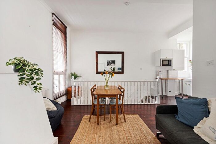 2 Bedroom Flat To Rent In Gosset Street, Hackney, E2