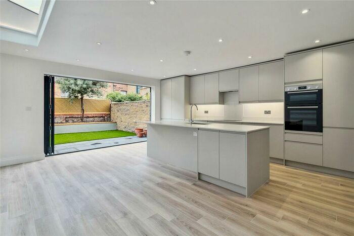 5 Bedroom Terraced House To Rent In Salcott Road, SW11