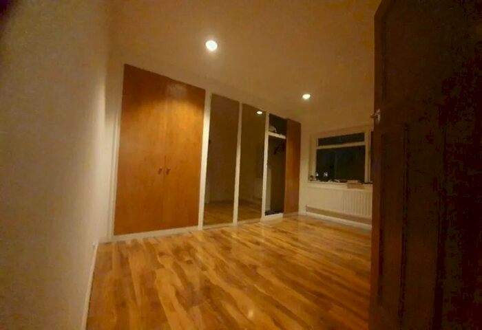 4 Bedroom Terraced House To Rent In Sandhurst Rd, Surbiton, KT5