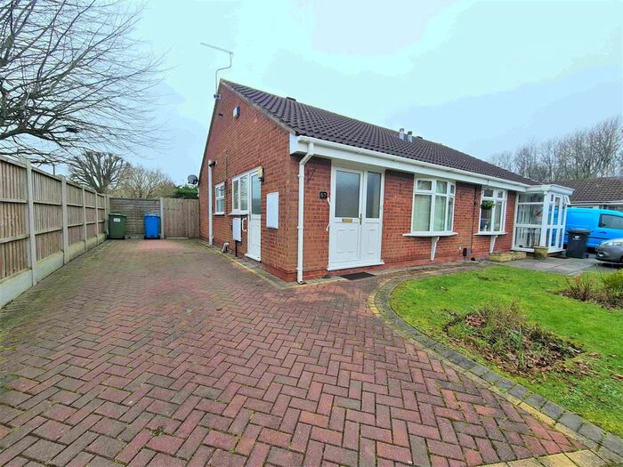 2 Bedroom Bungalow To Rent In Shackleton Drive, Perton, Wolverhampton WV6