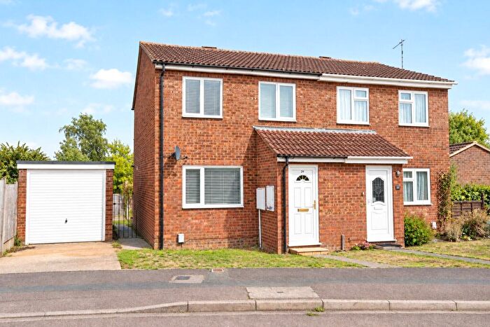 3 Bedroom Semi Detached House For Sale In Severn Close, Flitwick, Bedfordshire, MK45