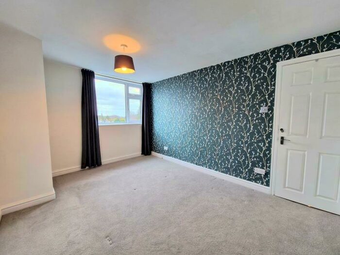 2 Bedroom Apartment To Rent In Street Lane, Roundhay, Leeds, LS8
