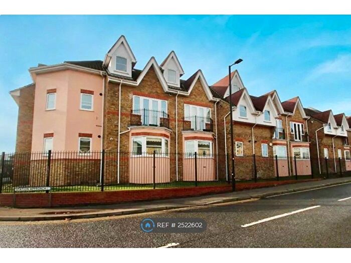 2 Bedroom Flat To Rent In Clayswell Court, Hockley, SS5