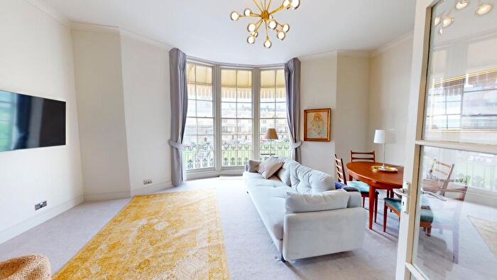 1 Bedroom Flat To Rent In Regency Square, Brighton, BN1