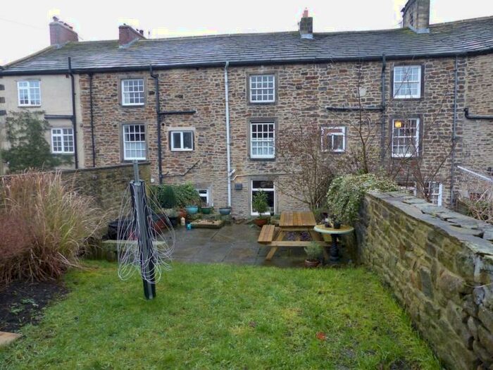 3 Bedroom Terraced House To Rent In Main Street Addingham Ilkley Opl, LS29