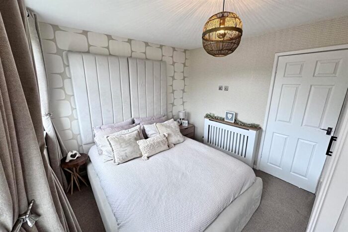 2 Bedroom End Of Terrace House For Sale In Brosscroft Village, Hadfield, Glossop, SK13