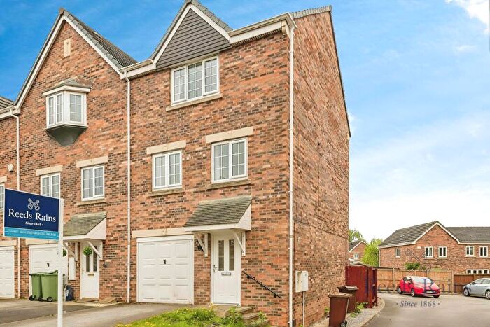 4 Bedroom End Of Terrace House For Sale In Castle Lodge Avenue, Rothwell, Leeds, West Yorkshire, LS26