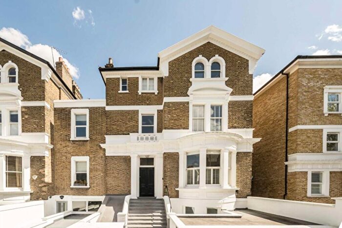1 Bedroom Flat For Sale In Altenburg Gardens, Clapham Common North Side, SW11