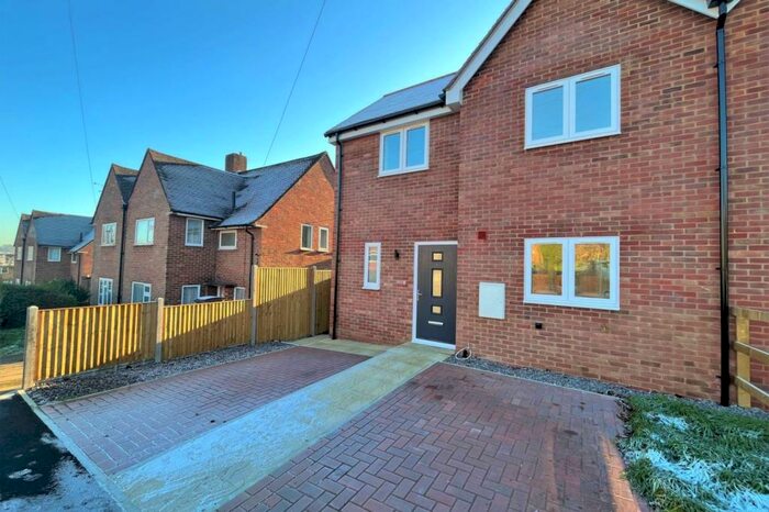 2 Bedroom Semi-Detached House To Rent In Stanmore, SO22