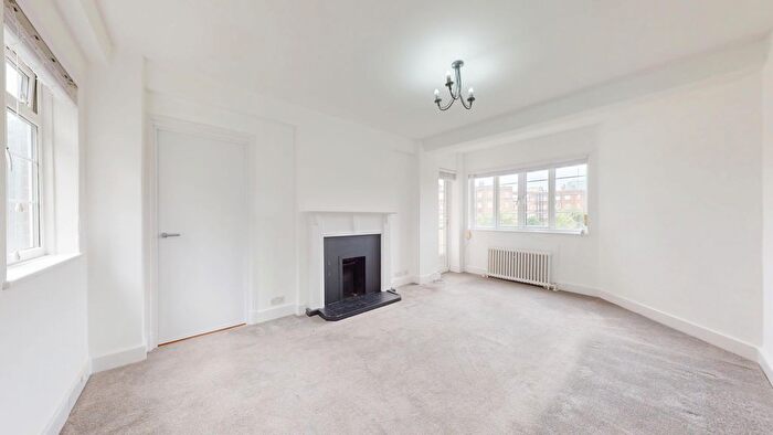3 Bedroom Flat To Rent In Chiswick Village, London, W4