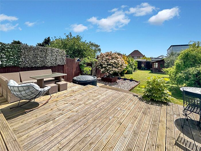 4 Bedroom End Of Terrace House For Sale In Gordon Road, Sidcup, Kent, DA15