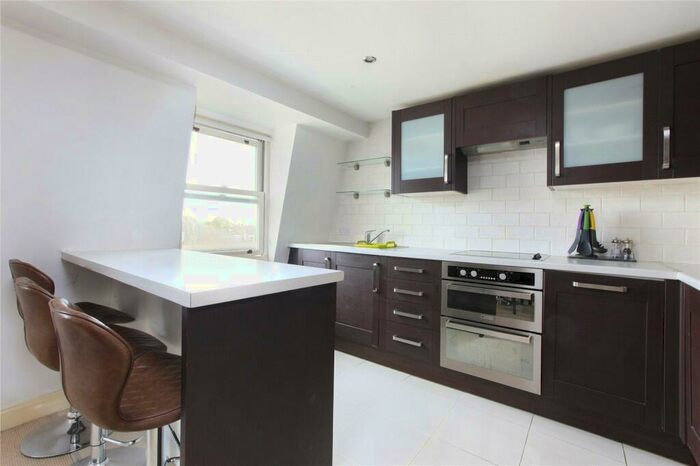 2 Bedroom Flat To Rent In Salcott Road, Battersea, London, SW11
