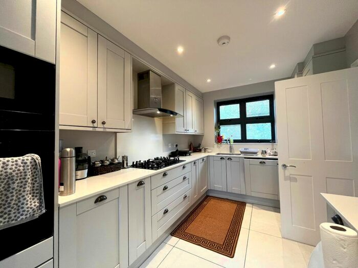 3 Bedroom Detached House To Rent In Aran Mews, EN5