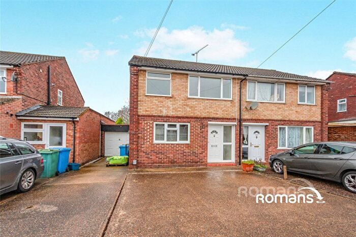 3 Bedroom Semi Detached House To Rent In Giffard Drive, Farnborough, GU14