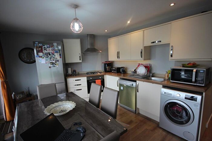 4 Bedroom House To Rent In Dawesmoor Close, Slough, SL2