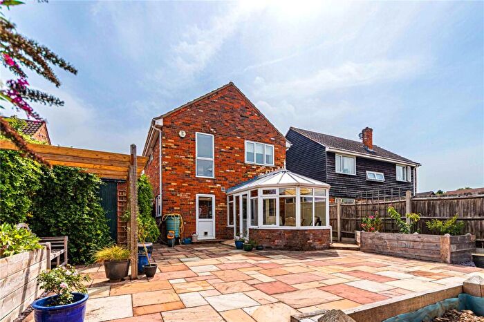 4 Bedroom Detached House For Sale In Brownlow Avenue, Edlesborough, Buckinghamshire, LU6