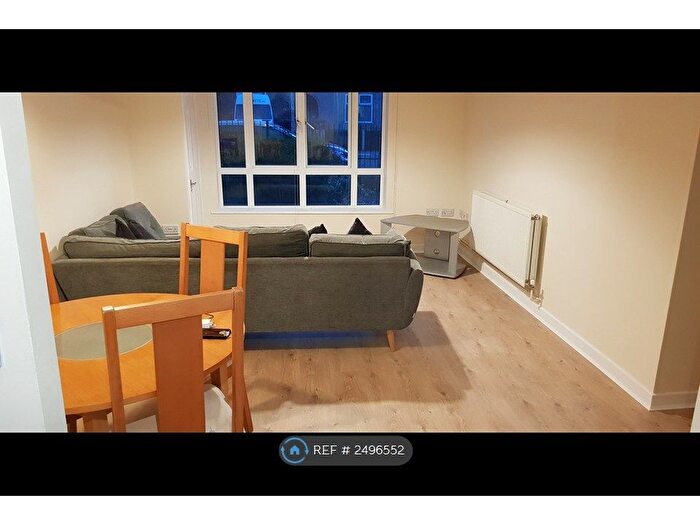 2 Bedroom Flat To Rent In Gale Street, Dagenham, RM9