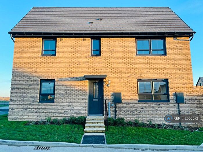 3 Bedroom Semi Detached House To Rent In Shippery Lane, Swindon, SN1