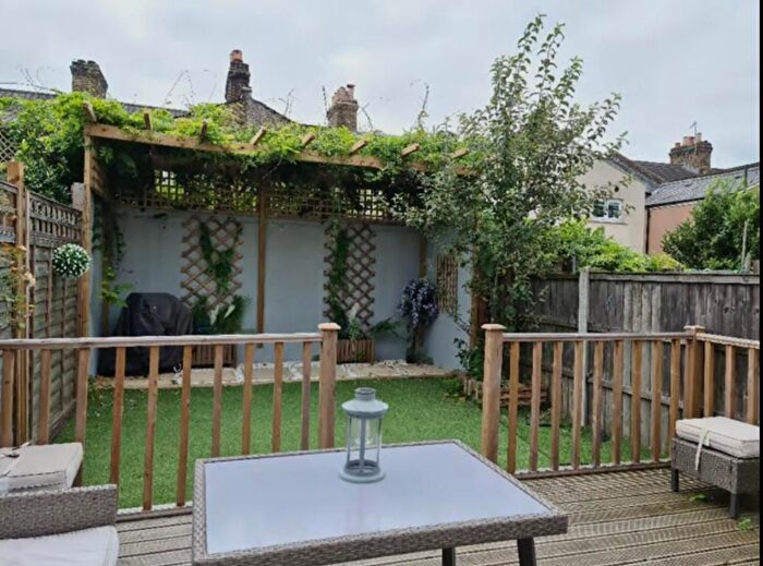 4 Bedroom Semi-Detached House To Rent In Cann Hall Road, London, E11