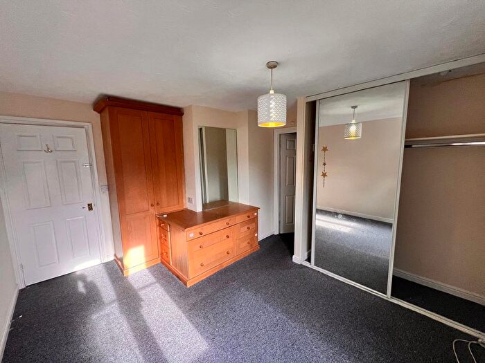 2 Bedroom Flat To Rent In St. James Gardens, Romford, RM6