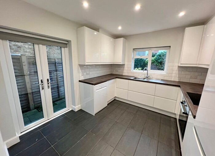 3 Bedroom Terraced House To Rent In Murray Road, Ealing, W5