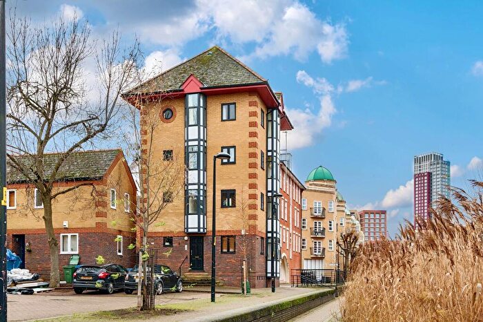 1 Bedroom Flat For Sale In Middleton Drive, London, SE16