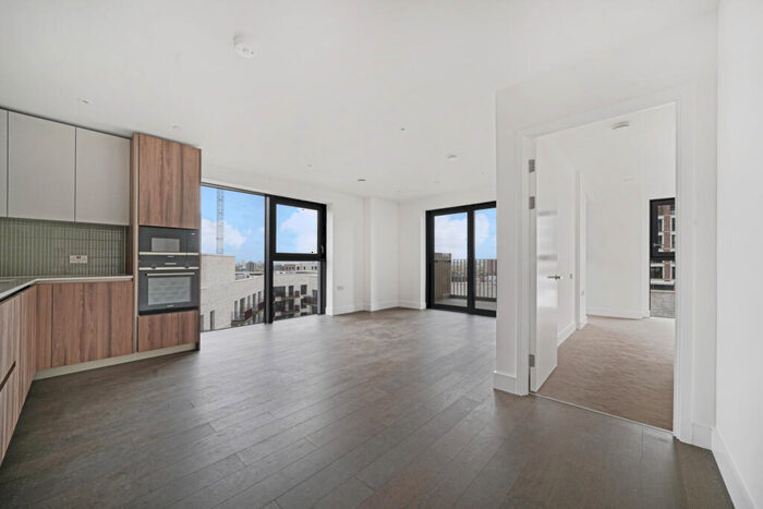 2 Bedroom Flat To Rent In Hawksbury Heights, Hewson Way, SE17