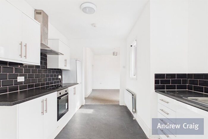 3 Bedroom Flat For Sale In Birchington Avenue, South Shields, NE33