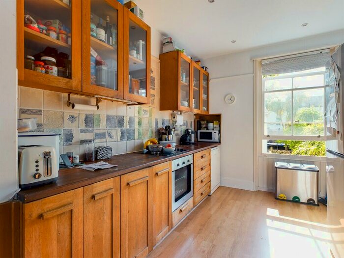 3 Bedroom Flat To Rent In Cleveland Road, BN1