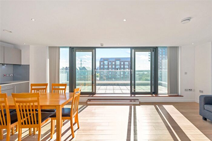 2 Bedroom Flat For Sale In Waterside Way, London, N17