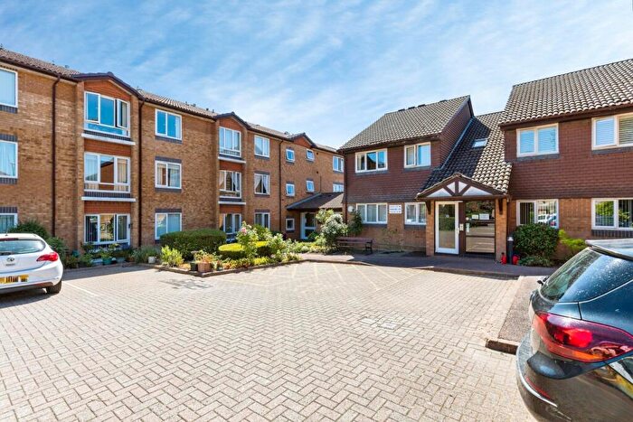 1 Bedroom Apartment For Sale In Chesterton Court, Horsham, RH13