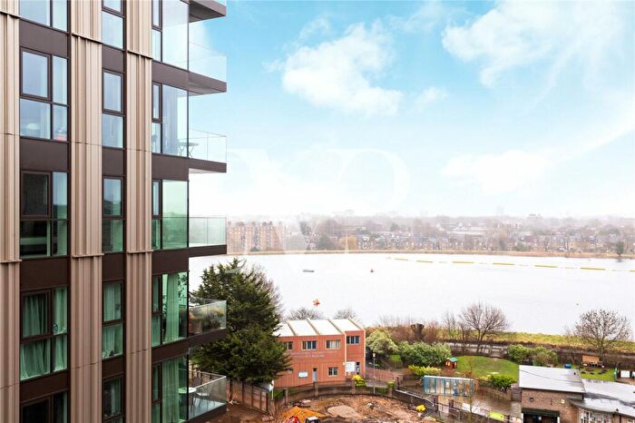 3 Bedroom Apartment To Rent In Willowbrook House, Woodberry Down, London, N4