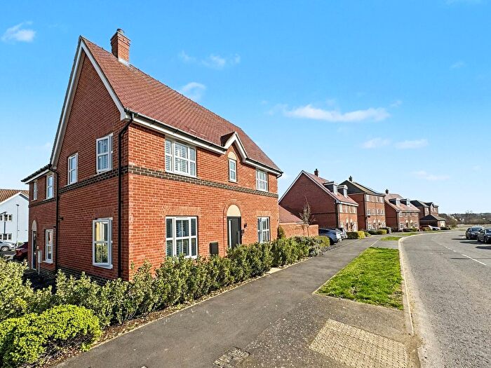 3 Bedroom Semi Detached House For Sale In Brooke Way, Stowmarket, IP14