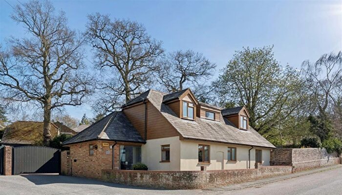 3 Bedroom Detached House For Sale In High Street, Whaddon, Buckinghamshire, MK17