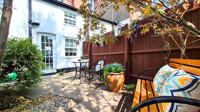 1 Bedroom Cottage For Sale In Queen Street, Coggeshall, Colchester, CO6