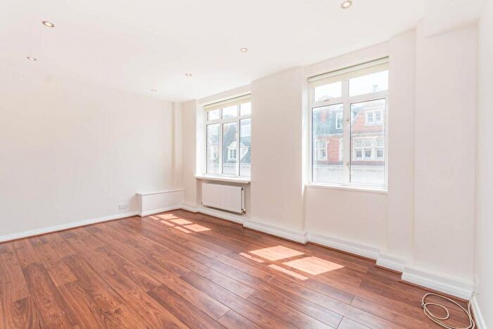 2 Bedroom Flat To Rent In Warren Court, Fitzrovia, London, NW1