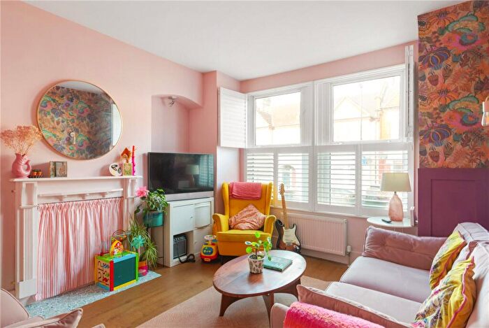 2 Bedroom Flat For Sale In Mersham Road, Thornton Heath, CR7