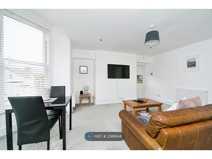 1 Bedroom Flat To Rent In Llwynon Gardens, Llandudno, LL30