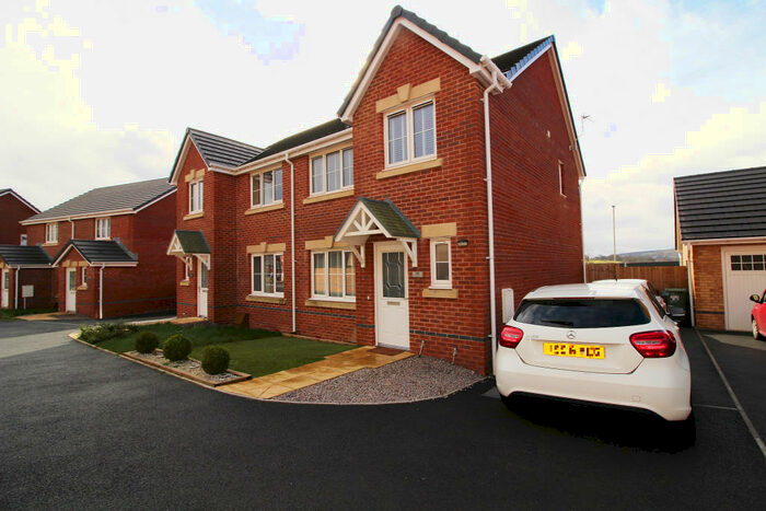 3 Bedroom Semi-Detached House To Rent In Lon Rhymni, Blackwood, NP12