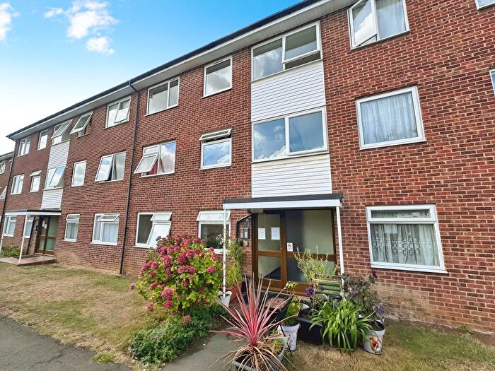 2 Bedroom Flat For Sale In The Shires, Off Old Bedford Rd, Luton, LU2