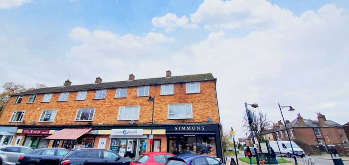 3 Bedroom Flat To Rent In High Street, Abbots Langley, WD5