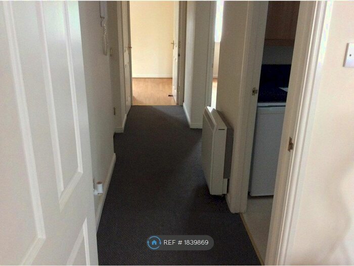 2 Bedroom Flat To Rent In Queens Crescent, Livingston, EH54