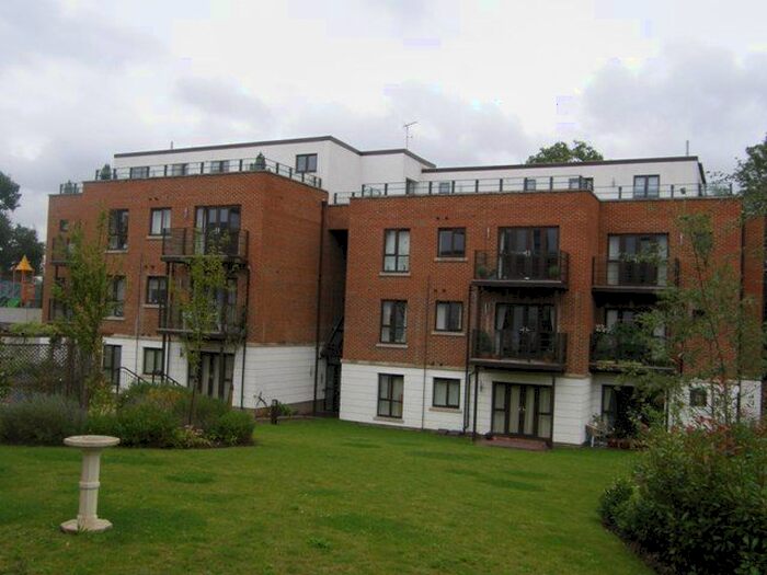 2 Bedroom Flat To Rent In High Road, London, E18
