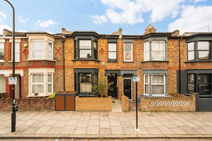 3 Bedroom House For Sale In Alfearn Road, Clapton, E5