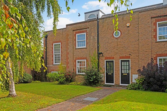 3 Bedroom Semi-Detached House For Sale In Heaverham Road, Sevenoaks, TN15